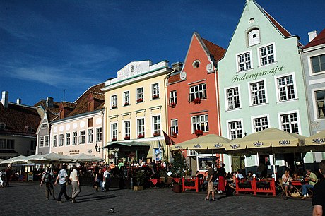 Restaurants and cafes on Raekoja plats